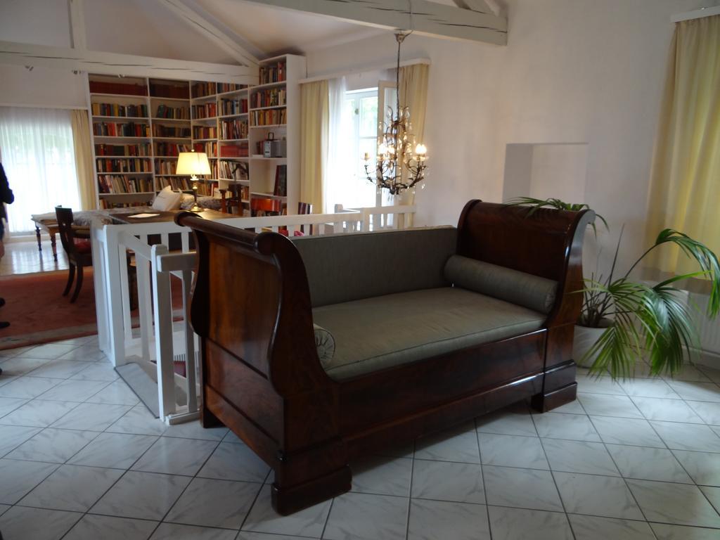 Chateau Mesny Gite Au Fil Des Pages Vic-sur-Seille ภายนอก รูปภาพ