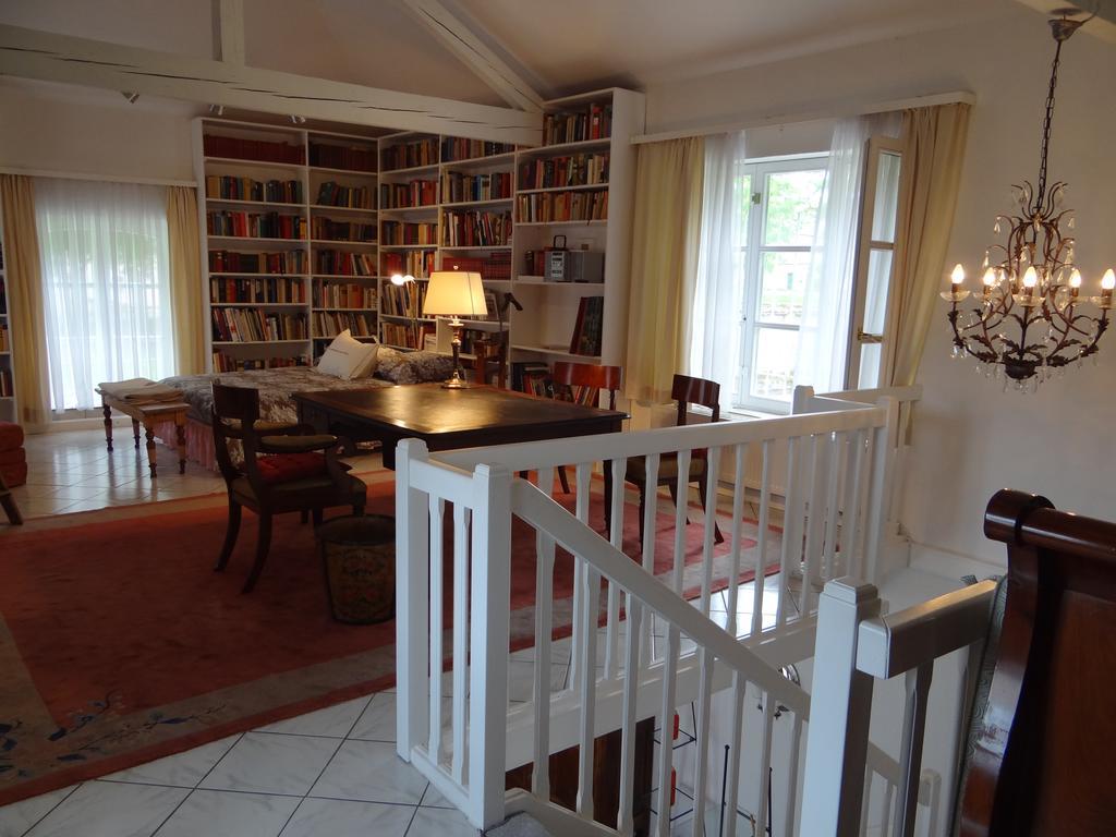 Chateau Mesny Gite Au Fil Des Pages Vic-sur-Seille ภายนอก รูปภาพ
