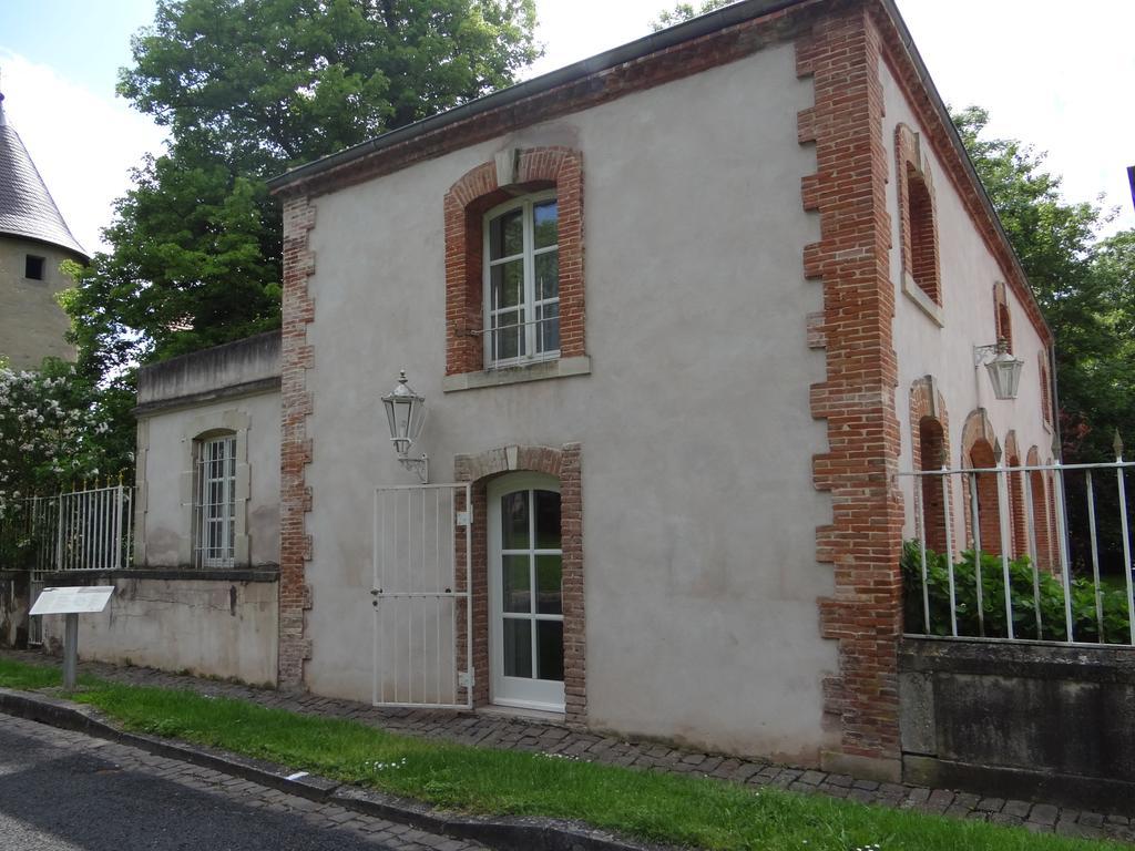 Chateau Mesny Gite Au Fil Des Pages Vic-sur-Seille ภายนอก รูปภาพ