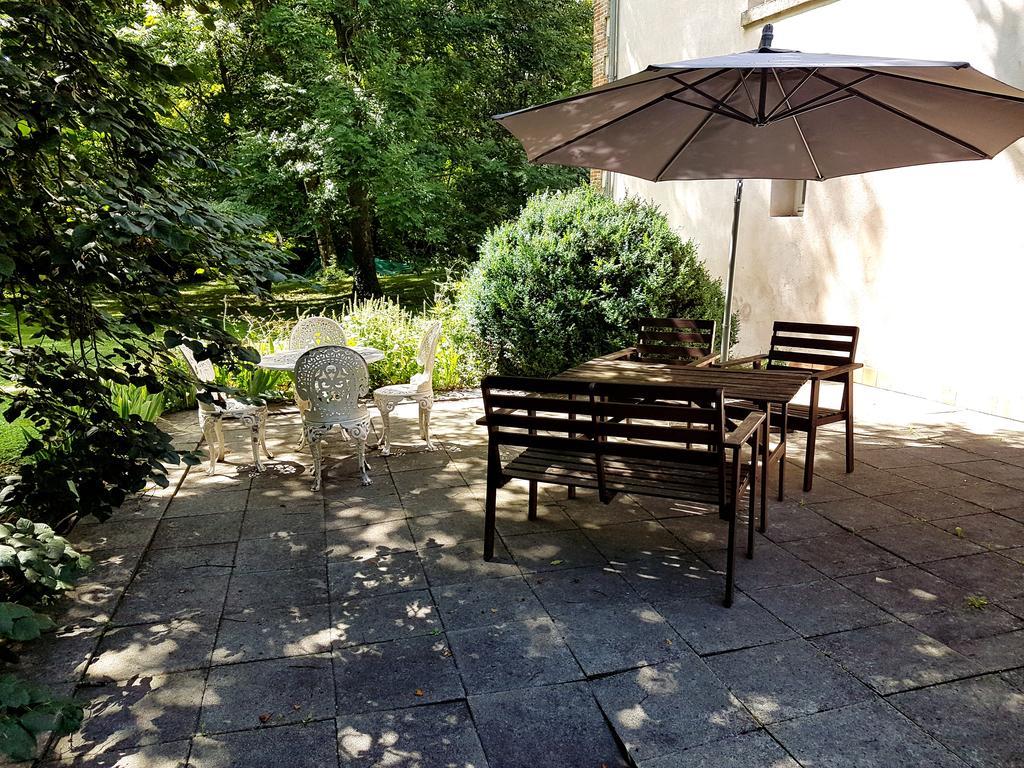 Chateau Mesny Gite Au Fil Des Pages Vic-sur-Seille ภายนอก รูปภาพ